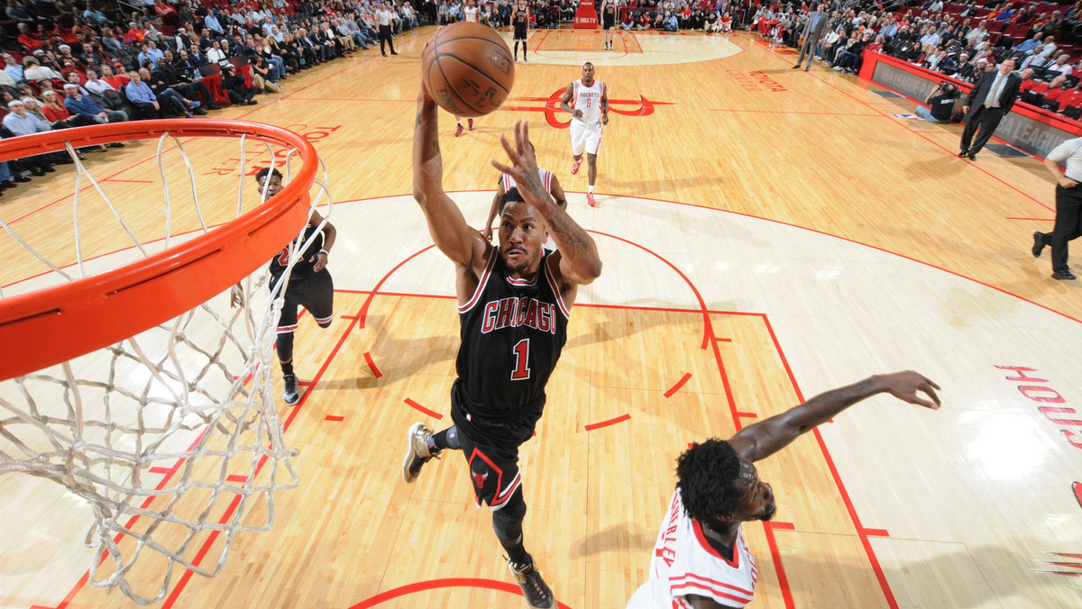 Obrońca Chicago Bulls Derrick Rose ma wrócić do gry za cztery do sześciu tygodni - poinformowała NBA. Zawodnik przeszedł w piątek operację kolana.