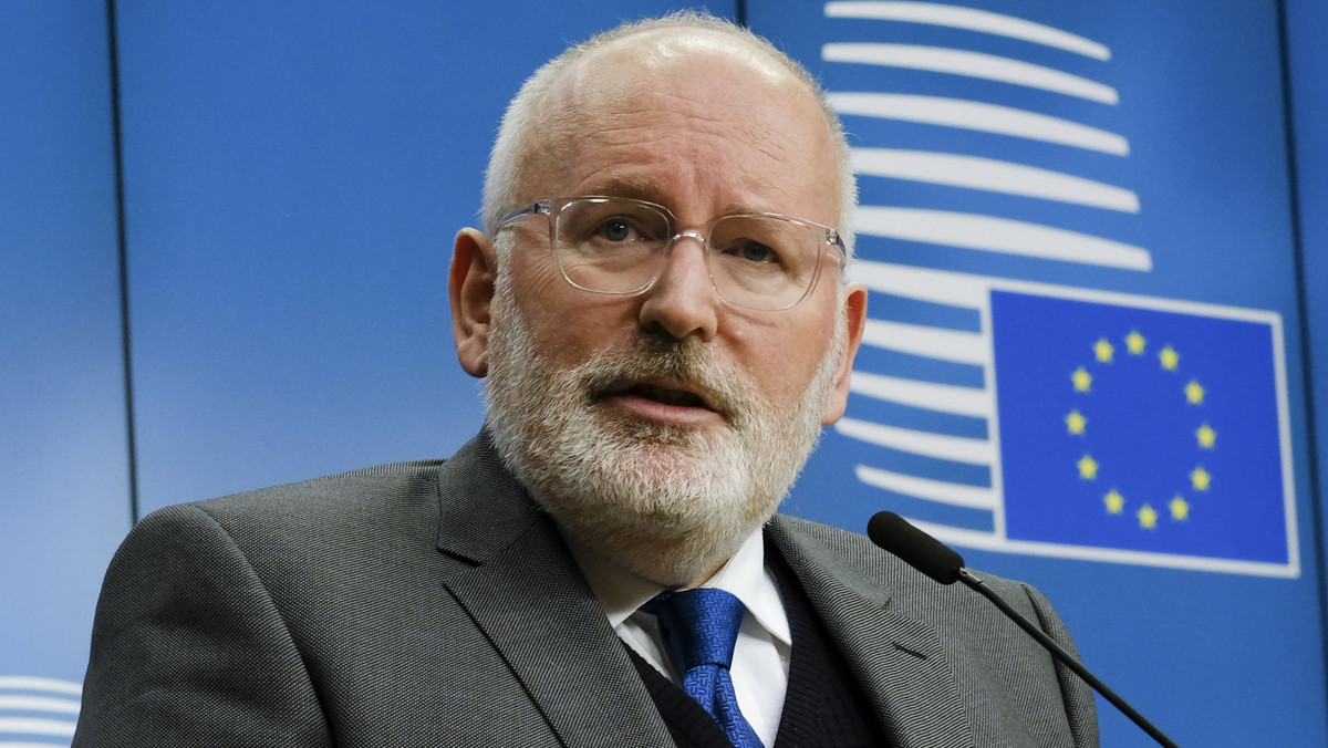 Wiceprzewodniczący KE Frans Timmermans oświadczył unijnym ministrom, że przyjęte przez polski parlament ustawy sądowe nie rozwiązują problemów, na jakie wskazała KE. Ostateczna ocena powinna odbyć się w maju.