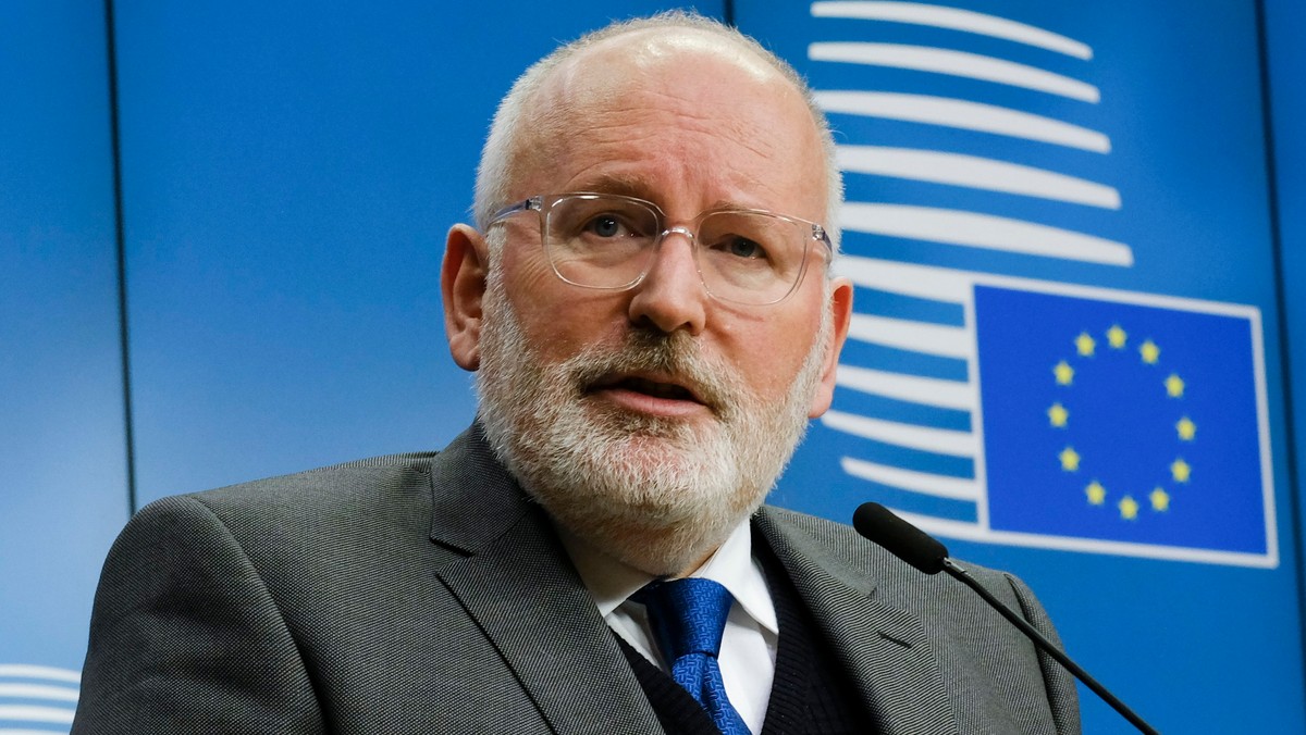 Wiceprzewodniczący KE Frans Timmermans oświadczył unijnym ministrom, że przyjęte przez polski parlament ustawy sądowe nie rozwiązują problemów, na jakie wskazała KE. Ostateczna ocena powinna odbyć się w maju.