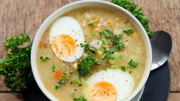 pyszny obiad na czwartek. podajemy przepis, ty gotujesz. żurek na wędzonce zimowe dni