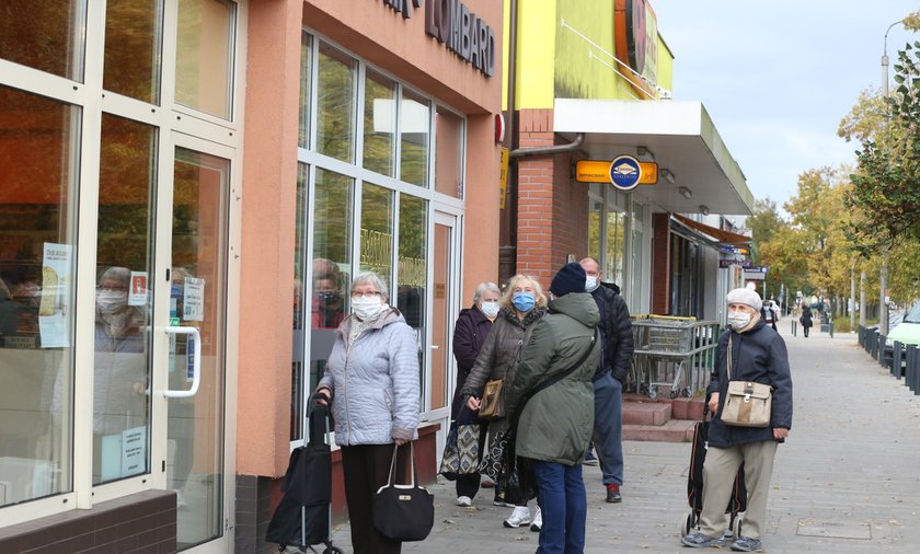 Nowe obostrzenia. Jakie maseczki można nosić? Ograniczenia ...