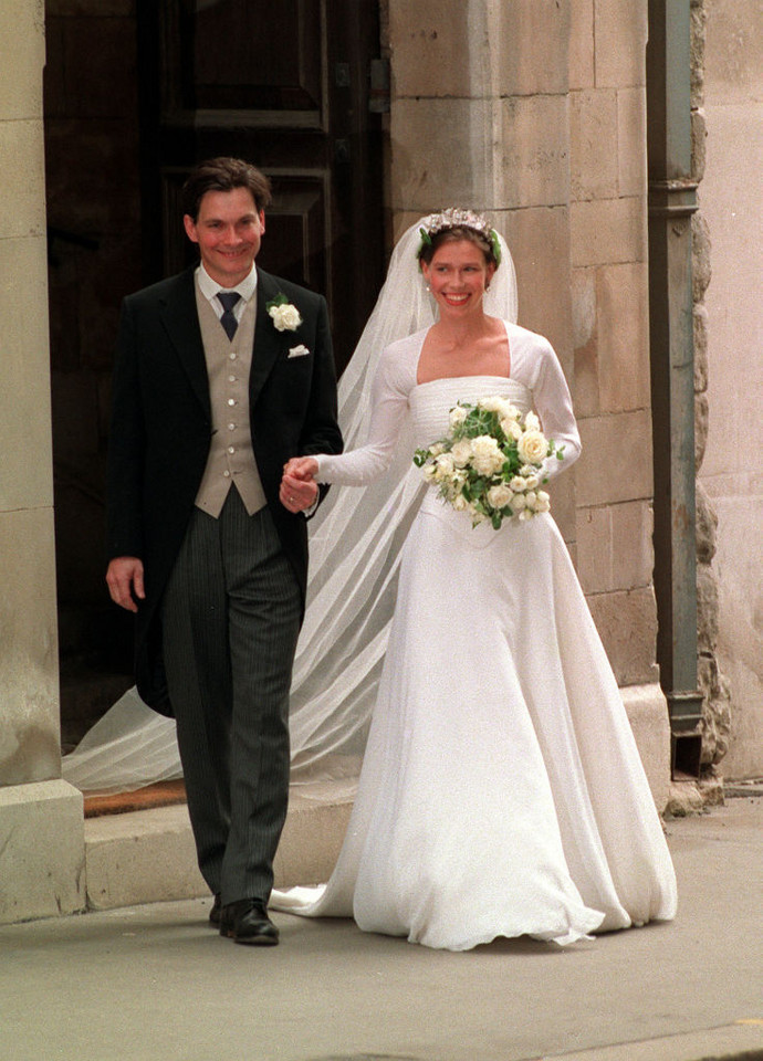 Suknie ślubne w brytyjskiej rodzinie królewskiej: ślub Sary Armstrong-Jones i Daniela Chatto w 1994 r.