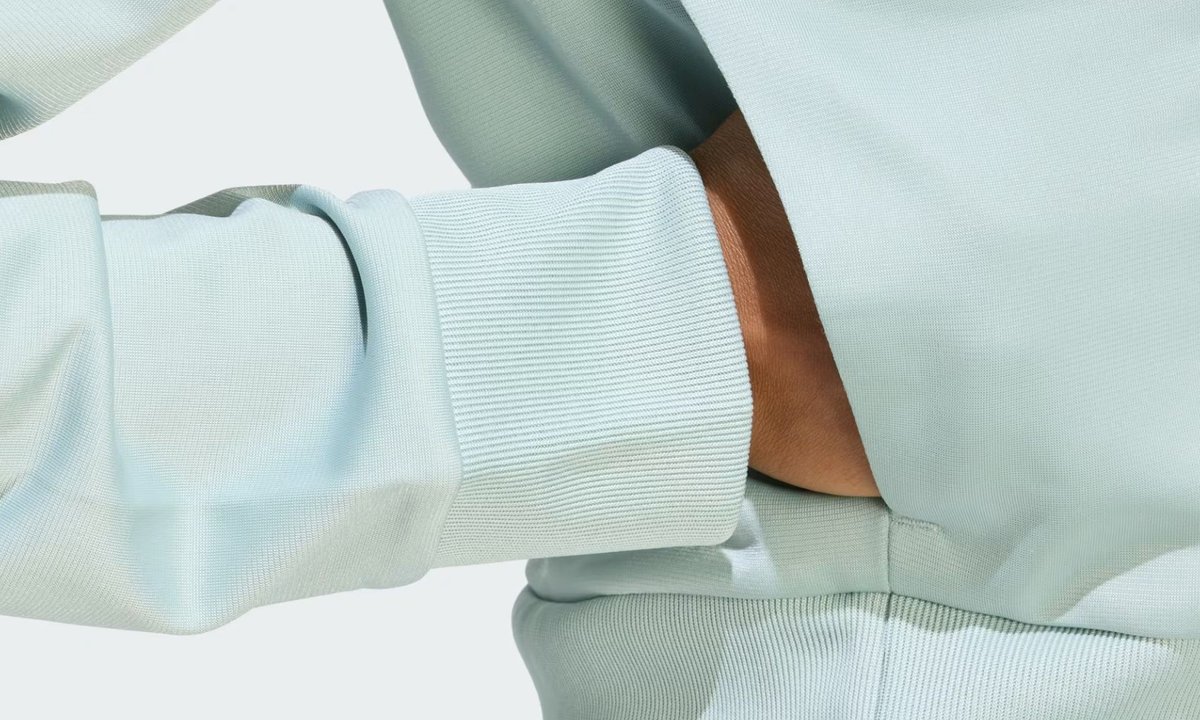 Ten miętowy komplet dresowy Adidas kupisz za grosze. Jest mięciutki