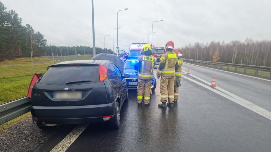 Kierowca forda wjechał pod prąd na węzeł S3