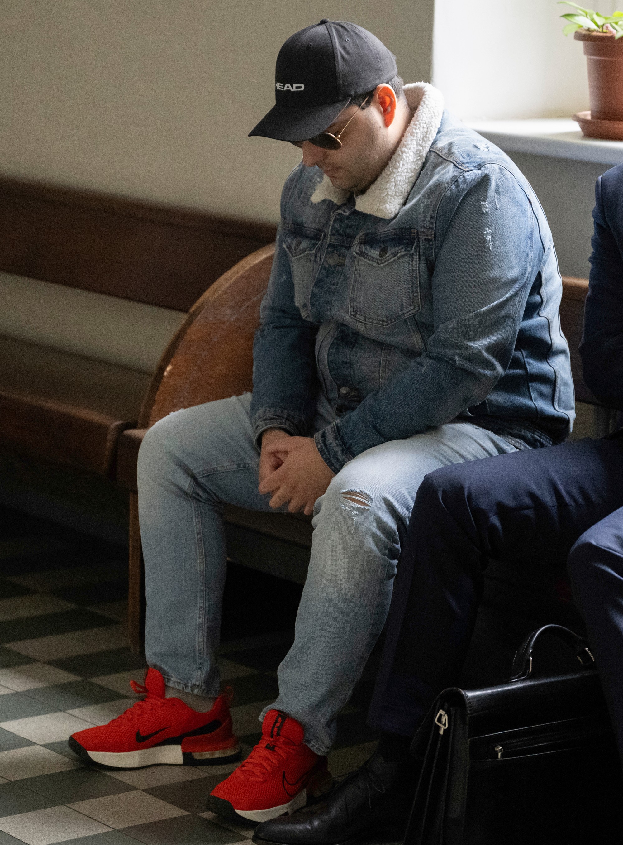 Na snímke René H., obvinený z sprenevery financií na miestnom úrade (MiÚ) v bratislavskej Petržalke.