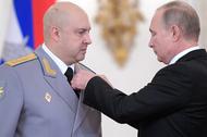 Siergiej Surowikin w 2017 r. był dowódcą rosyjskiej grupy w Syrii, gdzie wsławił się prowadzeniem bezwzględnych ataków lotniczych na pozycje partyzantów