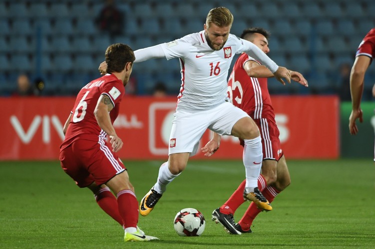 Jakub Błaszczykowski (C) oraz Gor Malakjan (L) i Sargis Adamjan (P)