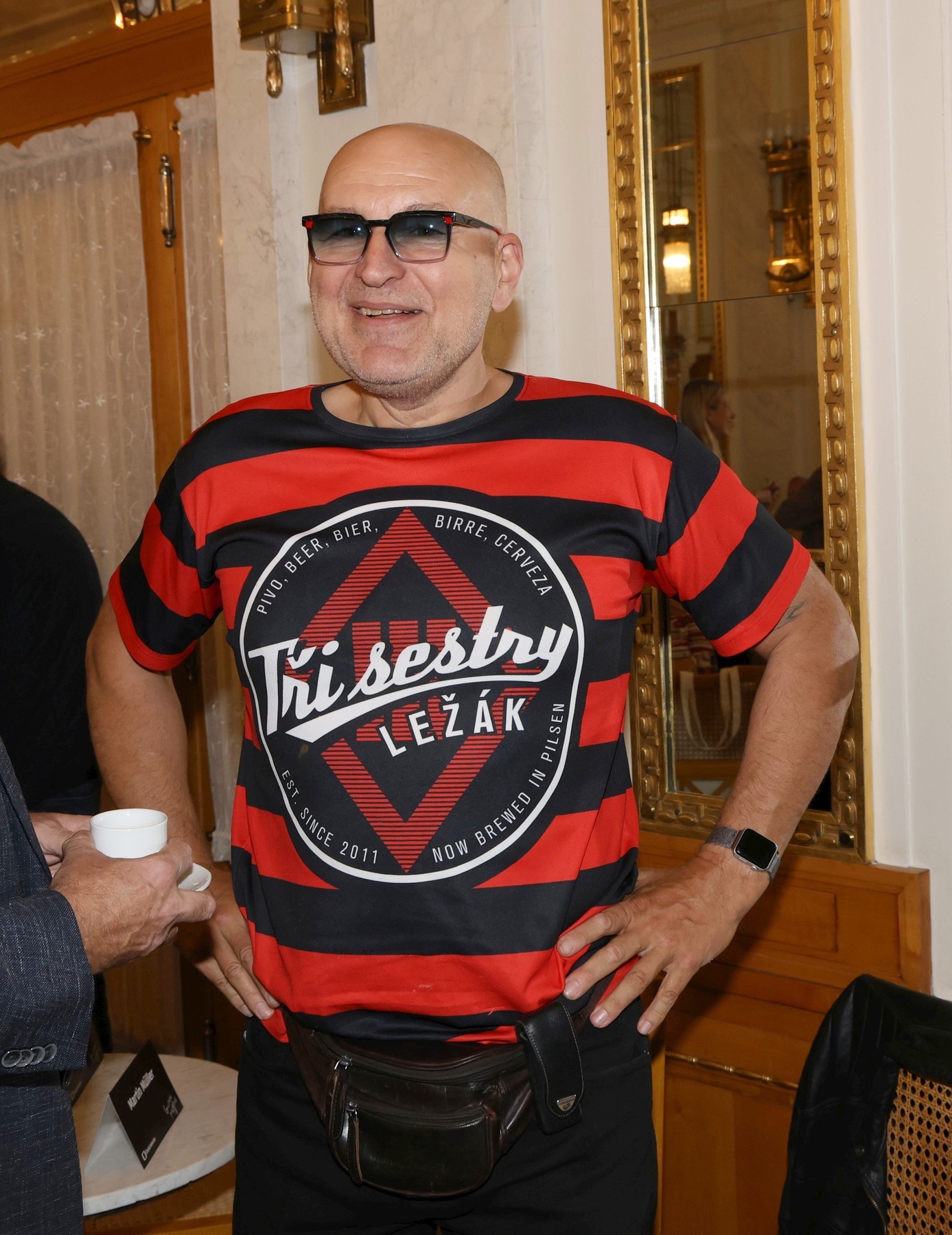 Český spevák, skladateľ, frontman skupiny Tři sestry Lou Fanánek Hagen, vlastným menom František Moravec.