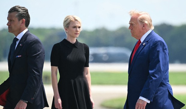 Pit Hegset, Natali Harp i Donald Tramp