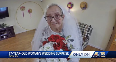 Wyjątkowy ślub w domu seniora. 77-latka poślubiła... samą siebie [FILM]