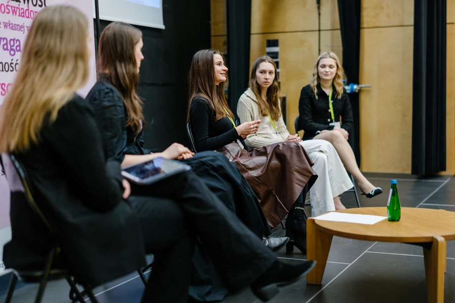 ,,Ścieżki rozwoju w edukacji’’. Od lewej: Weronika Satora, Aleksandra Kobyłecka, Klara Kamińska, Patrycja Jusis, Martyna Wiśniewska