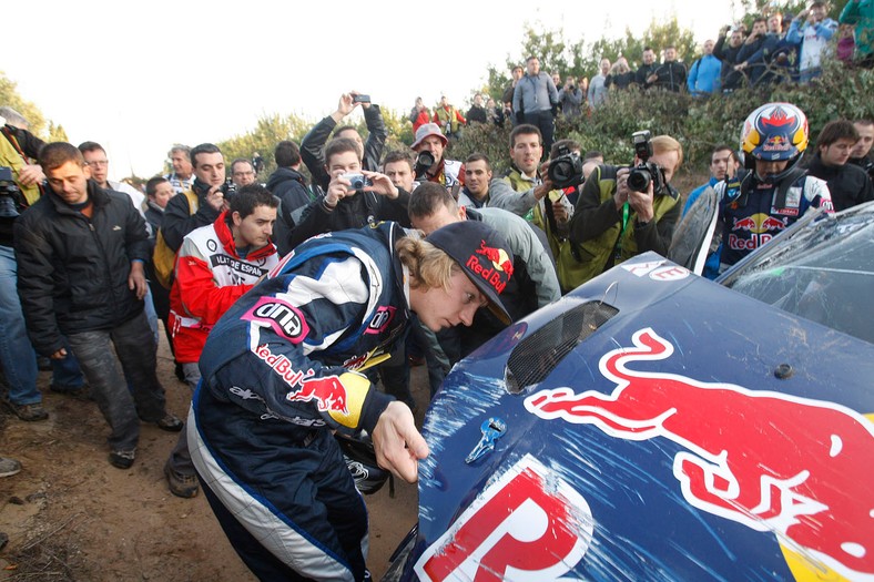 Rajd Hiszpanii 2010: jak ratowali po wypadku Räikkönena (zdjęcia: Rallyworld©Willy Weyens)