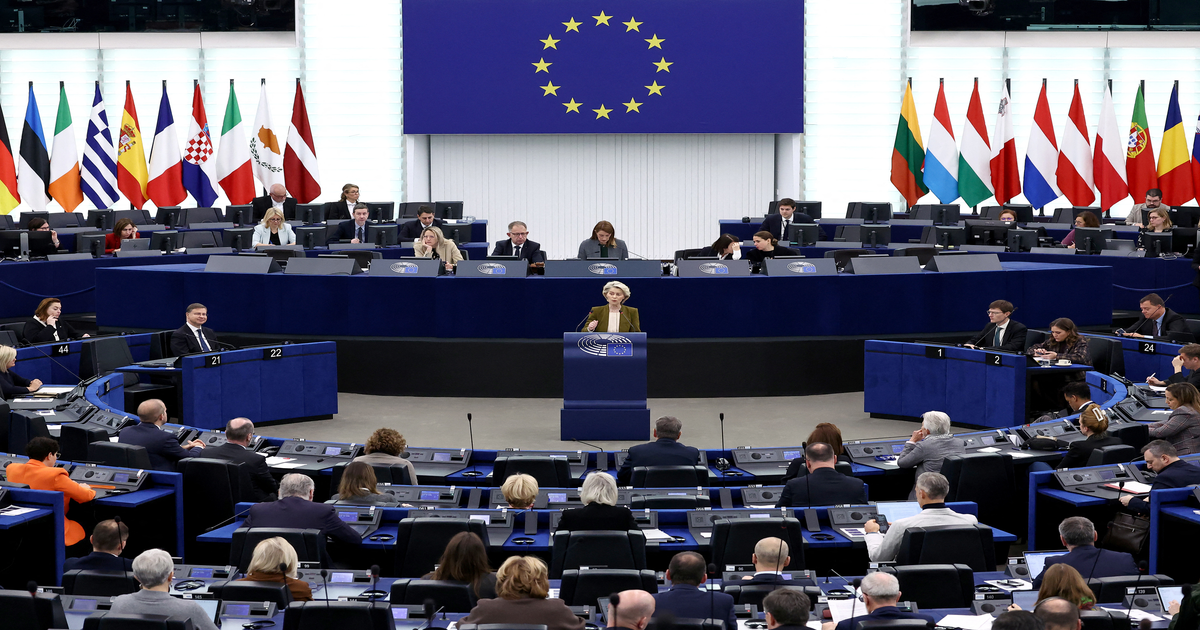 L'UE taglia la Russia: gas -70%, carbone azzerato, petrolio al 2%