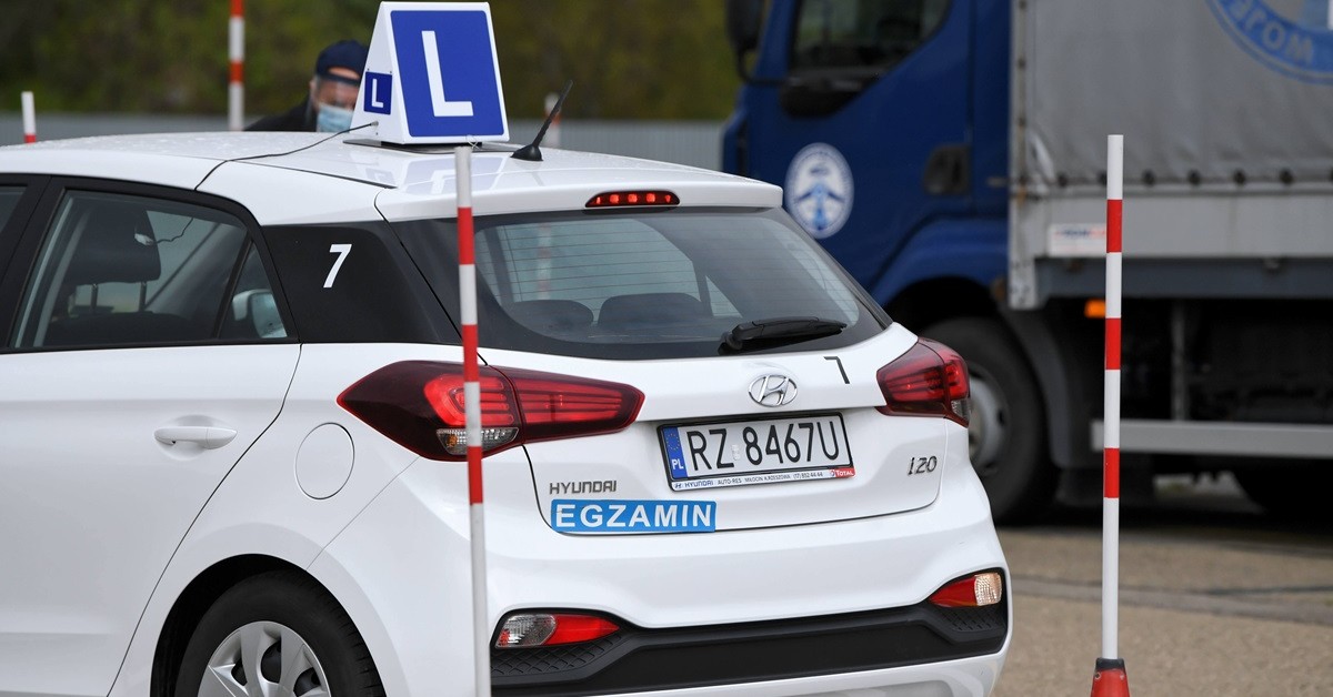 Od 1 lipca trudniej zdać prawo jazdy. Te 18 błędów kończy egzamin natychmiast [LISTA]