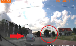 Radiowóz wyprzedza przed przejściem dla pieszych. Będzie sroga kara, mamy stanowisko policji
