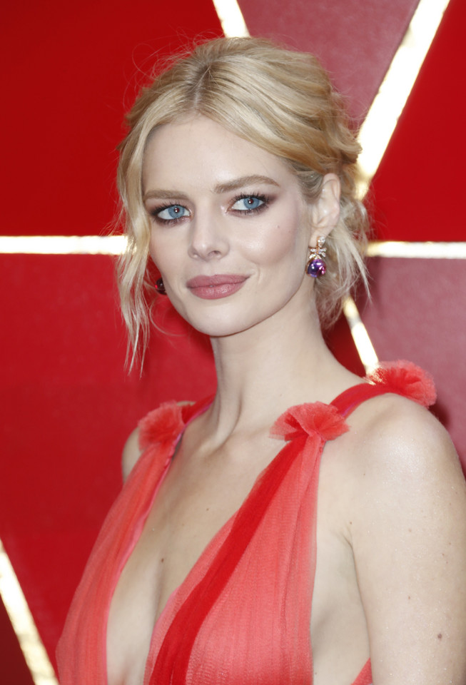 Samara Weaving pręży dekolt na czerwonym dywanie | Oscary 2018