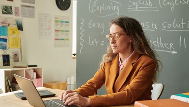 Zmiany dla nauczycieli od 1 września. Mniej pieniędzy wpłynie na konto