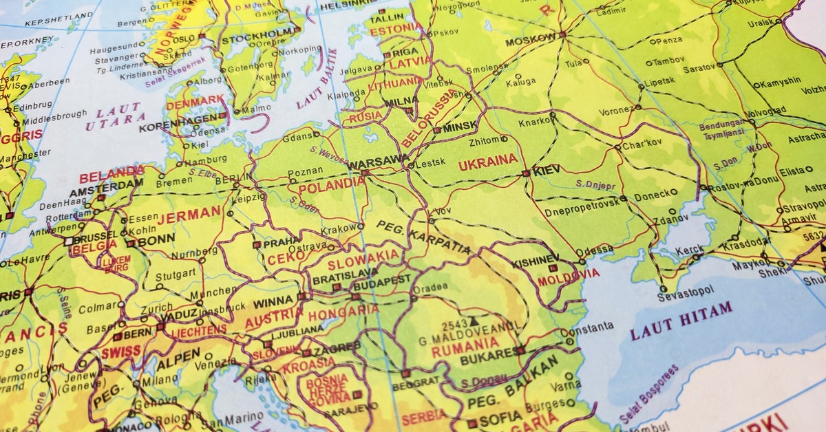 W razie inwazji Rosji europejskie czołgi i broń utkną na drogach? Komisarz UE alarmuje