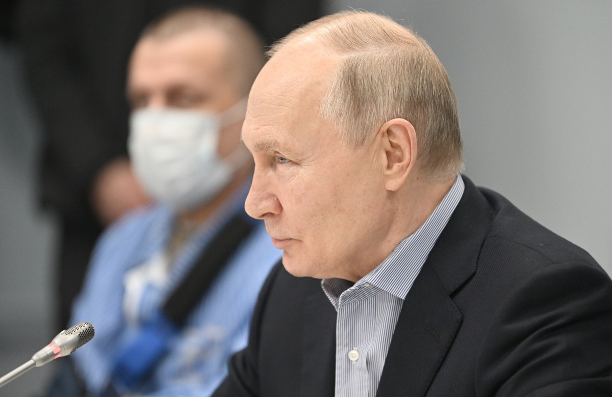 Władimir Putin podczas wizyty w szpitalu wojskowym