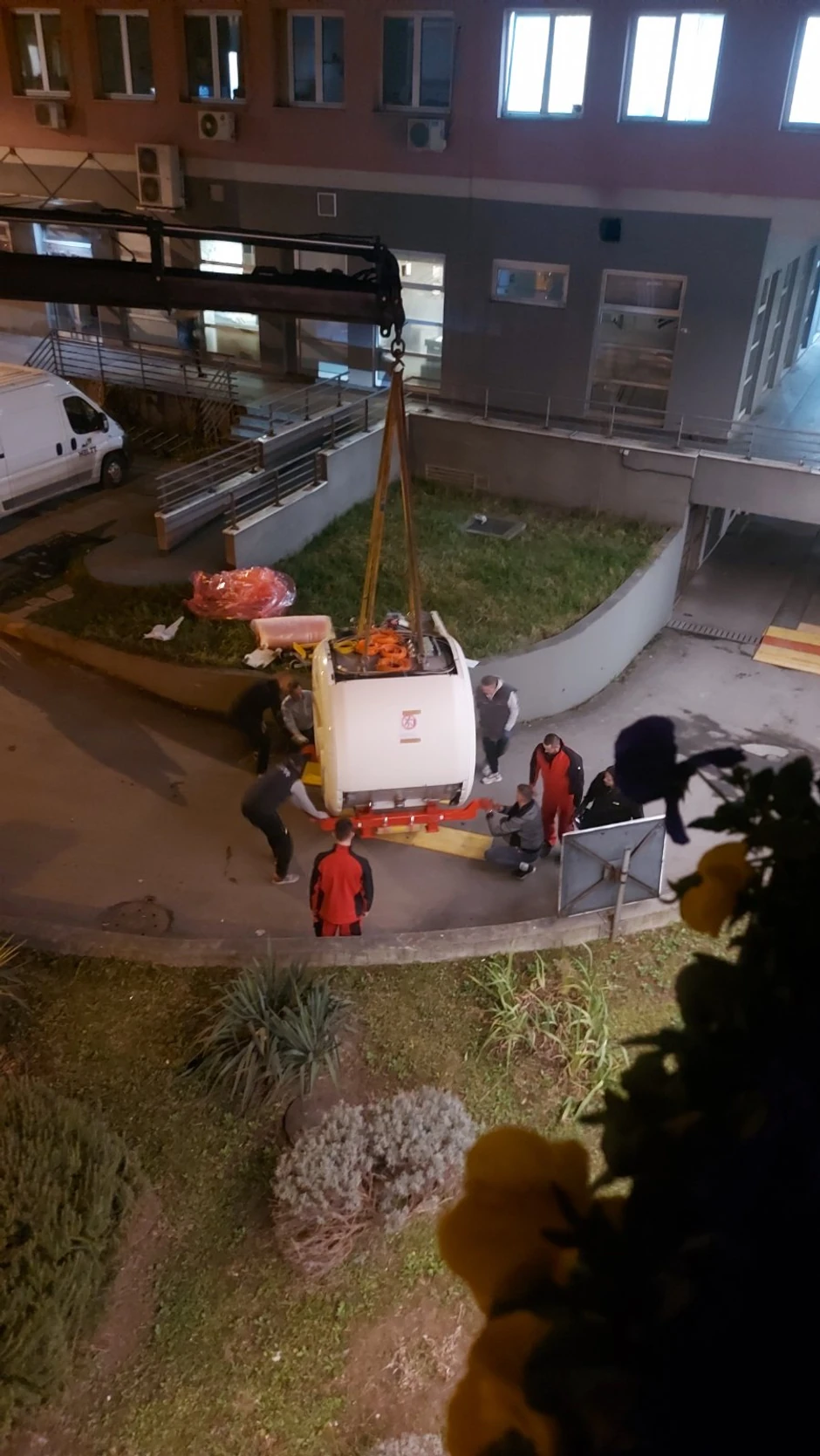 Unošenje aparata pod okriljem noći