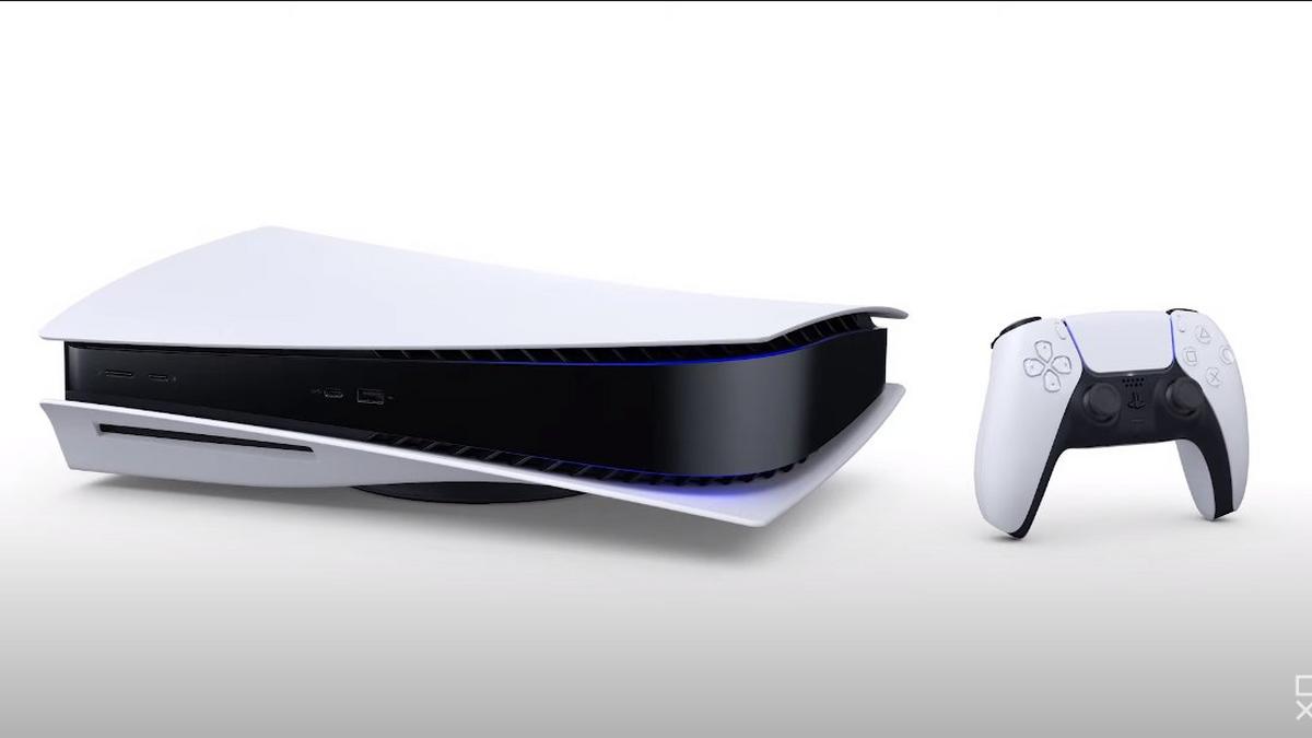PlayStation 5 pozuje na zdjęciach. Nowa konsola Sony jest naprawdę duża