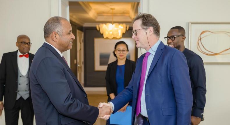 Patrick Achi, Premier Ministre ivoirien et Nick Clegg, Président des affaires globales de l’entreprise Meta