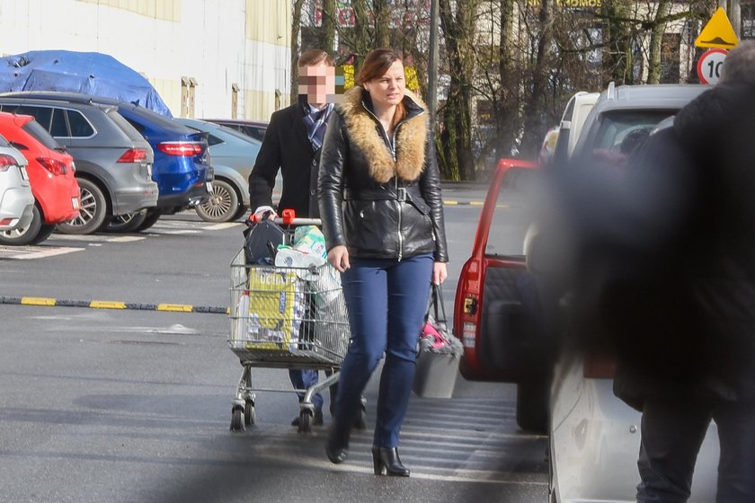 Opluwała opozycję. Dostała 14 tys. zł pensji i limuzynę!