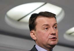 Błaszczak: Spór między Tuskiem a Gowinem to temat zastępczy