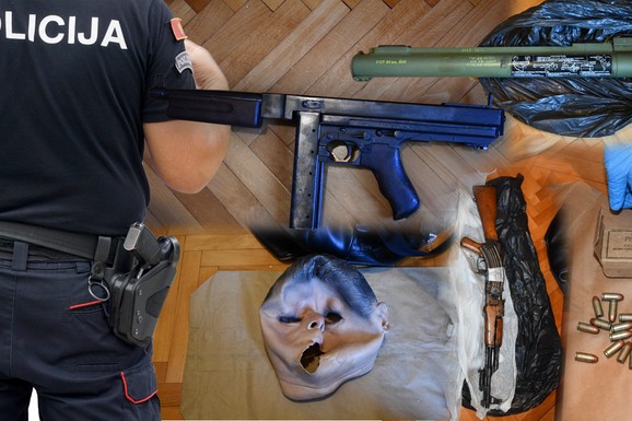 SPREČEN OBRAČUN KLANOVA?! Policija upala u štek stan u Herceg Novom, a onda je usledio ŠOK! Četiri osobe hitno uhapšene! (FOTO)