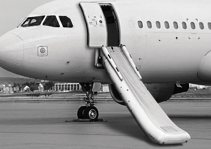 Awaryjny trap ewakuacyjny firmy Zodiac Aero jest powszechnie stosowany w samolotach pasażerskich zachodniej i rosyjskiej konstrukcji. Jeśli jeden z systemów bezpieczeństwa jest niesprawny, samolot nie może zostać dopuszczony do dalszej eksploatacji.