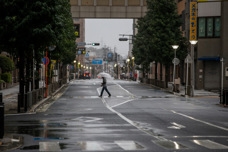 Opustoszałe miasto Toyota w oczekiwaniu na nadejście tajfunu