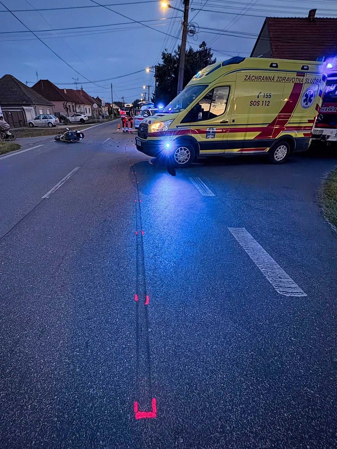 Pri zrážke auta prišiel o život 44-ročný motorkár.