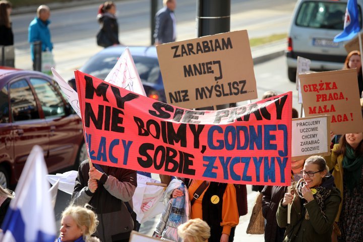 Kolejny protest urzędników w Olsztynie: ‘’Chcemy, aby prezydent nas zauważył’’ [ZDJĘCIA]