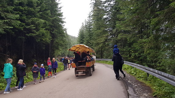 Szturm turystów na Morskie Oko