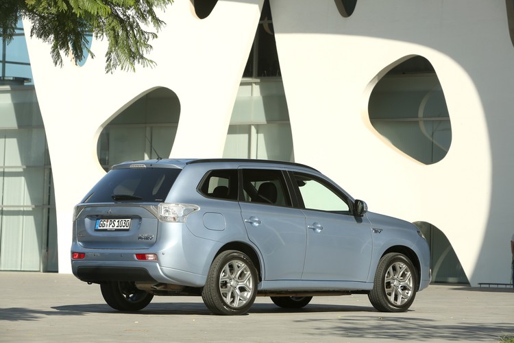 Mitsubishi outlander PHEV - spala 1,9 l/100 km?