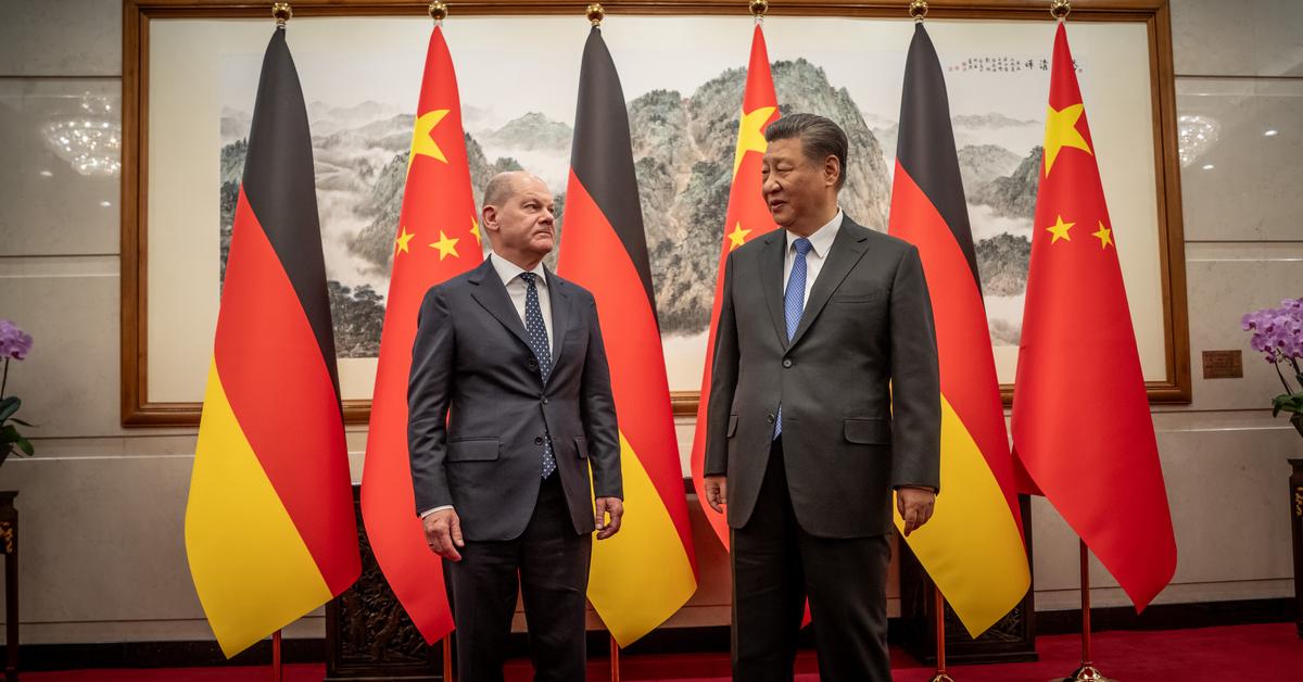  Xi Jinping przyjmuje Scholza w Pekinie i wzywa do wzajemnego szacunku. Co z agresją Rosji na Ukrainę?