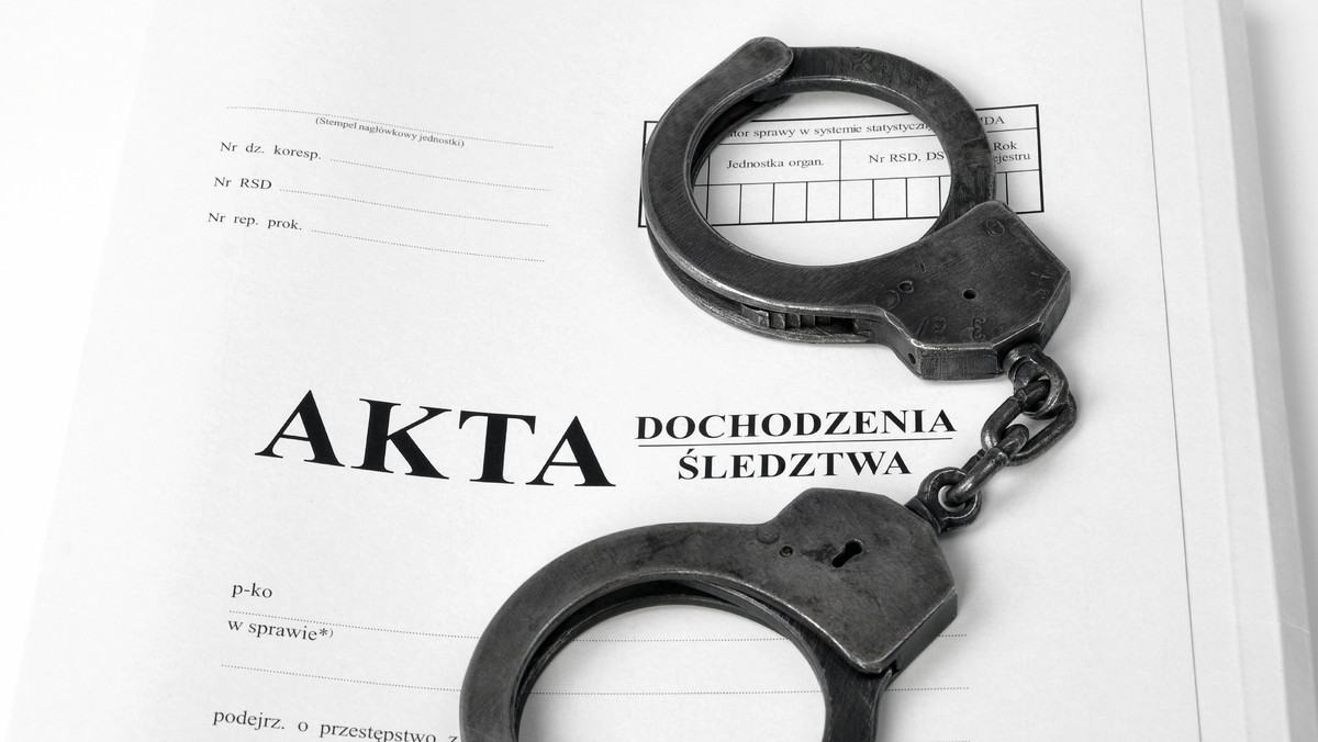 Kielecka prokuratura złożyła do sądu wniosek o umorzenie postępowania wobec Sylwestra K. i umieszczenie go w zakładzie psychiatrycznym. W październiku zeszłego roku mężczyzna wtargnął do gabinetu burmistrza Chęcin i groził mu nożem. Decyzja w tej sprawie zapadnie pod koniec maja, a dziś kielecki sąd przedłużył podejrzanemu tymczasowy areszt.