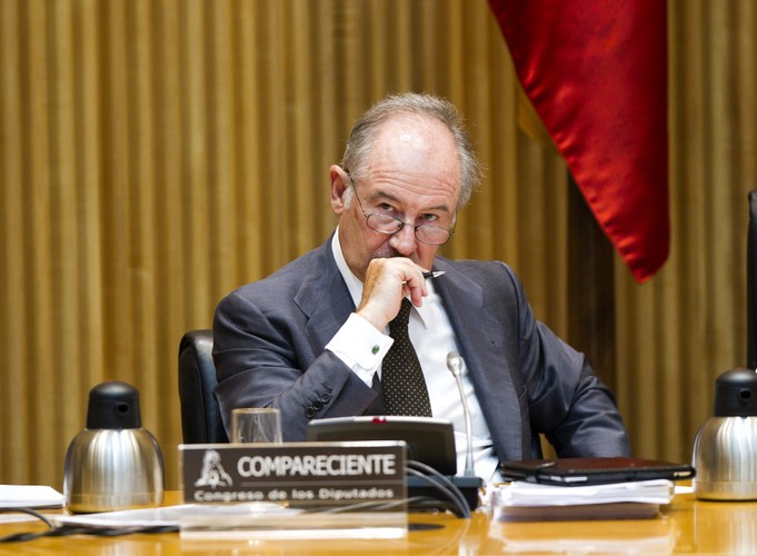 5. Rodrigo Rato – ten hiszpański ekonomista i polityk w lipcu 2012 roku ustąpił z funkcji dyrektora banku Bankia. Praktyka na stanowiskach ministra finansów Hiszpanii i dyrektora zarządzającego Międzynarodowego Funduszu Walutowego nie sprawiła, by w kierowaniu bankiem ustrzegł się błędów. W 2011 roku Bankia ogłosiła zysk na poziomie 309 milionów euro. Po rezygnacji Rato zysk zamienił się w stratę w wysokości 3 mld euro. Ta 'drobna' różnica jest głównym powodem umieszczenia byłego dyrektora na niechlubnej liście.

Fot. Bloomberg