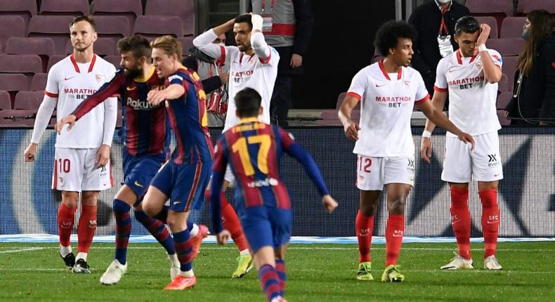 Pique (2L) scored a dramatic equaliser against Sevilla