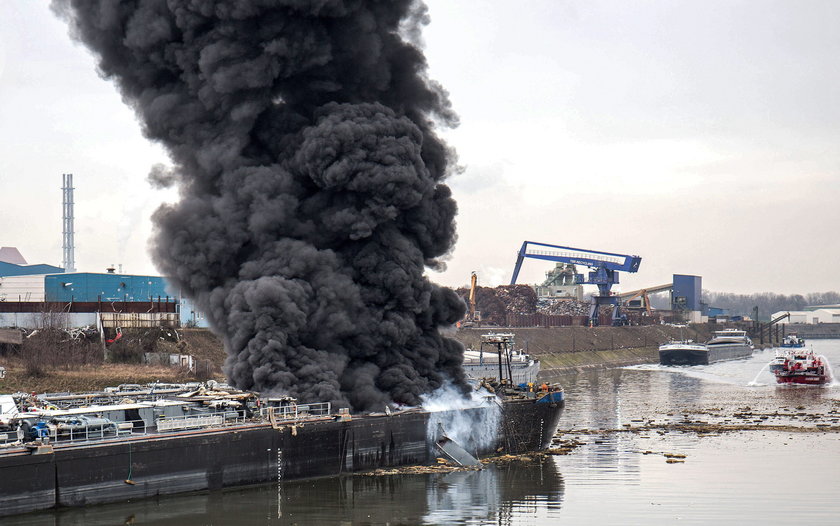 Wybuch tankowca w porcie w niemieckim Duisburgu