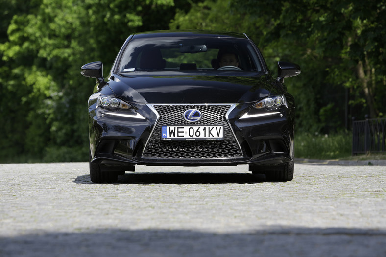 Lexus IS 300h F Sport