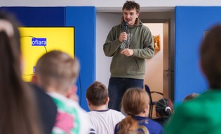 Kampania #HejtOVER wraca do szkół po wakacyjnej przerwie