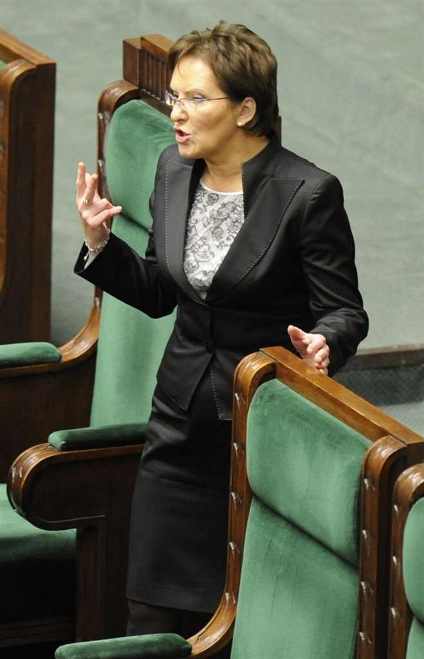 Ewa Kopacz z Joanną Muchą piszą sobie SMS-ki o..