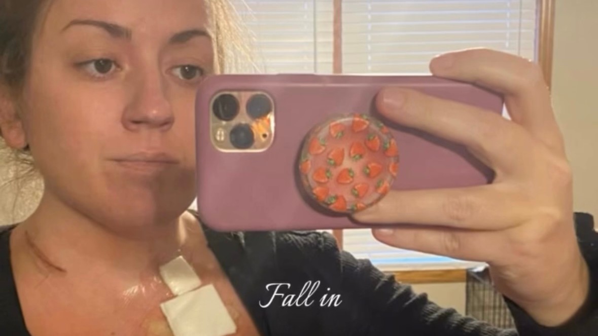 Courtney našli veľký nádor v hrudníku.