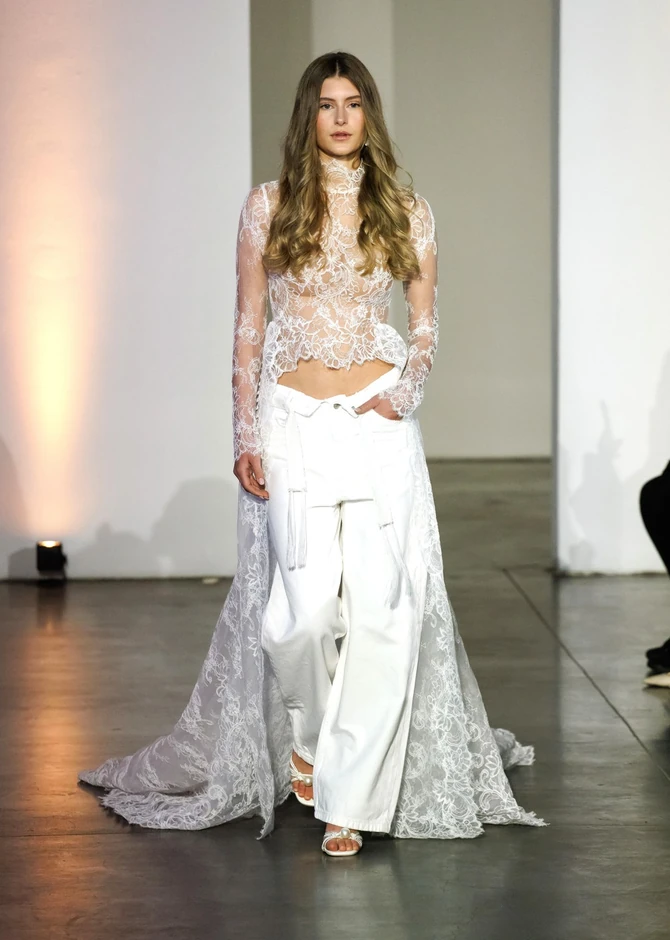 Model za venčanja sa pantalonama "Lihi Hod Couture" 