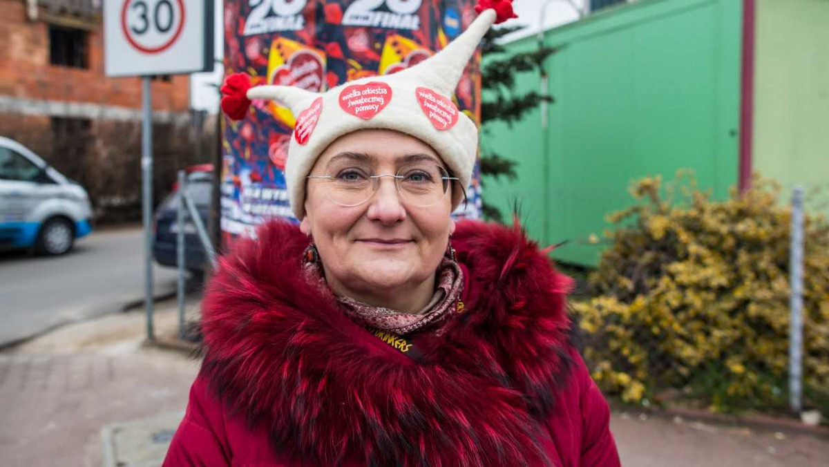 Żona prezydenta Poznania ma problemy w związku ze swoim wystąpieniem podczas ubiegłorocznej demonstracji w ramach Międzynarodowego Strajku Kobiet. Przyznała wtedy, że "jest wkurw***". Kilka miesięcy później odebrała wezwanie na policję, która wszczęła postępowanie w tej sprawie. Joanna Jaśkowiak oprawione w ramkę pismo przekazała na aukcje WOŚP. Sprzedano je za 10 tys. złotych.