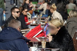 SKANDAL U KAFIĆU! Snimak "OBRAČUNA" konobarice i ljubomorne žene gleda 30 miliona ljudi: Sukob nastao zbog MUŽA GOŠĆE, radnica mu se obratila OVIM REČIMA i sve je krenulo da se PUŠI