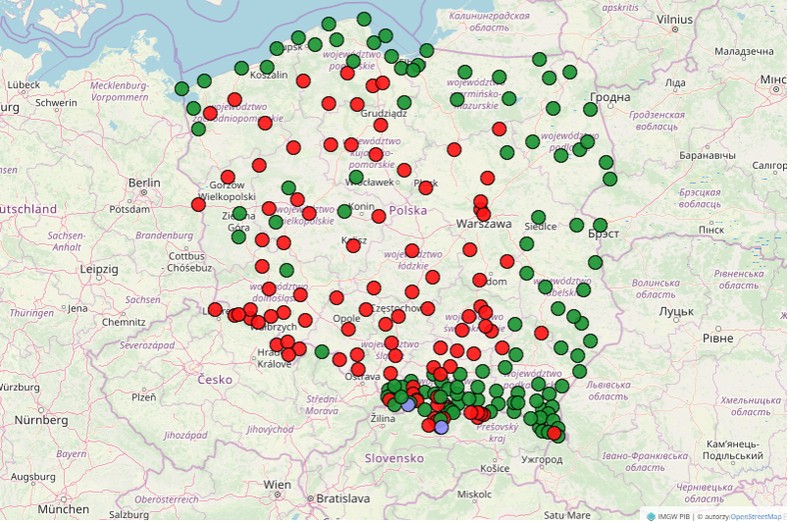 Ostatnia doba niemal wszędzie przyniosła przymrozki (czerwone punkty)