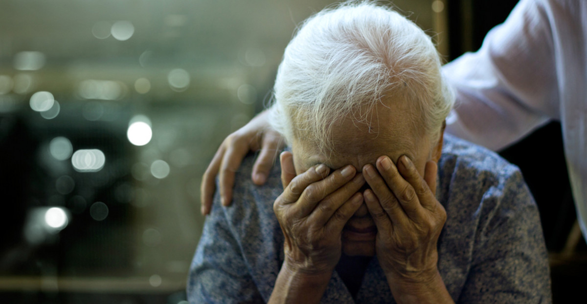 Choroba Alzheimera odbiera pamięć i niszczy mózg, jest nieodwracalna