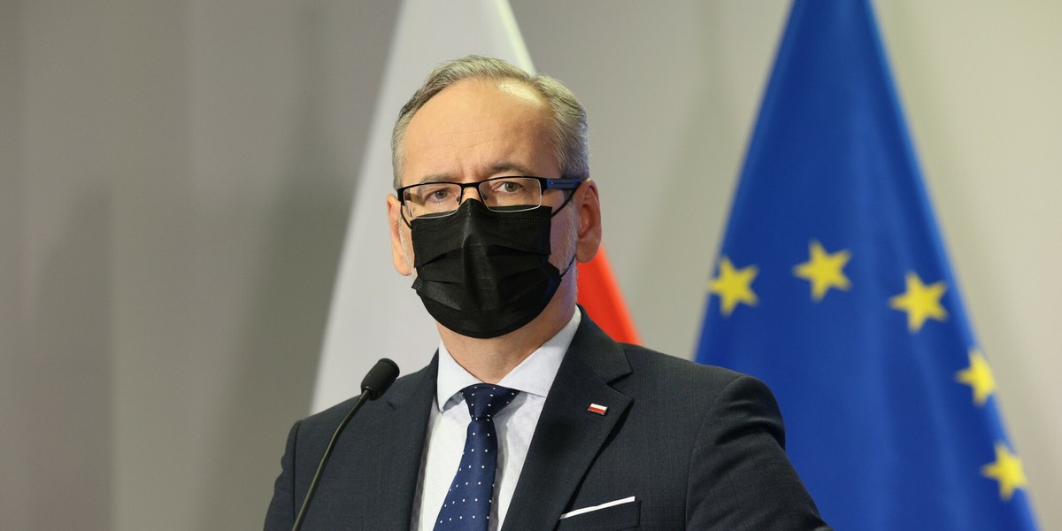 Minister zdrowia Adam Niedzielski ostrzega przed kolejną falą epidemii i tym samym możliwym lockdownem. 